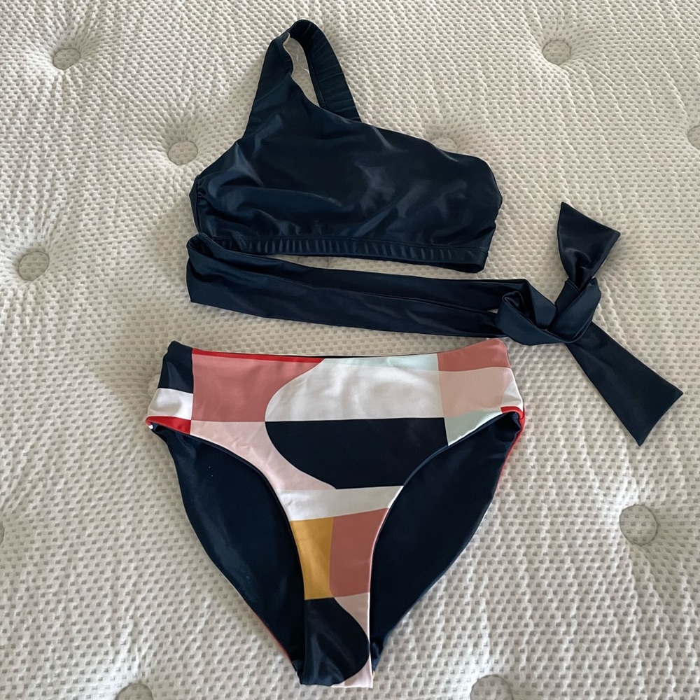 One-Shoulder Black Bikini Top with Colorblock High-Waist Bottom
